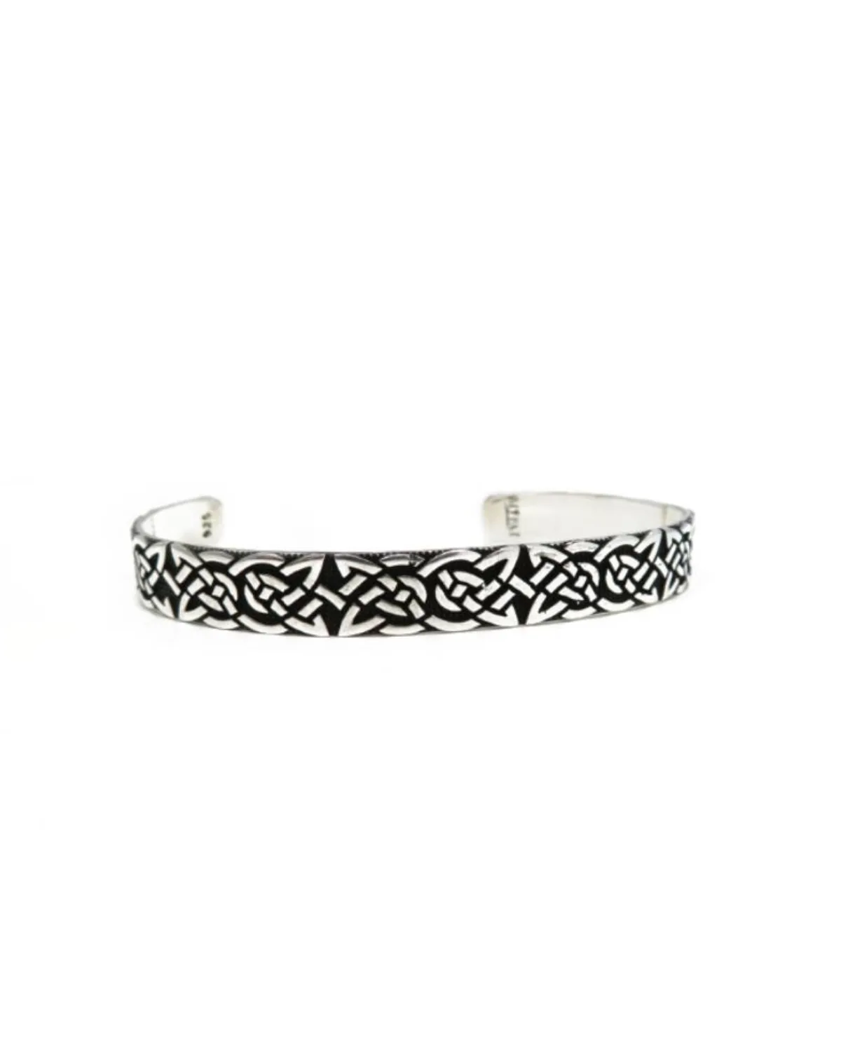 Personalized bracelets with Arabic and English engraving by Elements Winkel